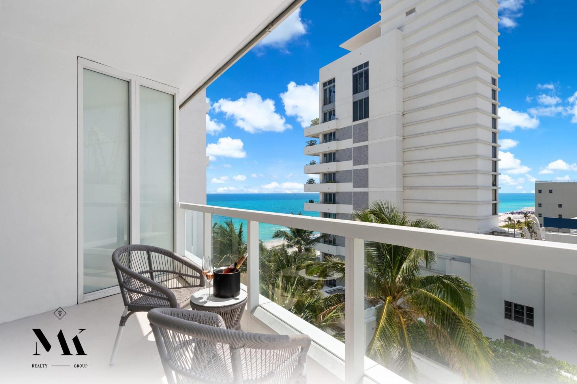 Fontainebleau Resort Balcony W Ocean And City View Miami Beach Exterior photo